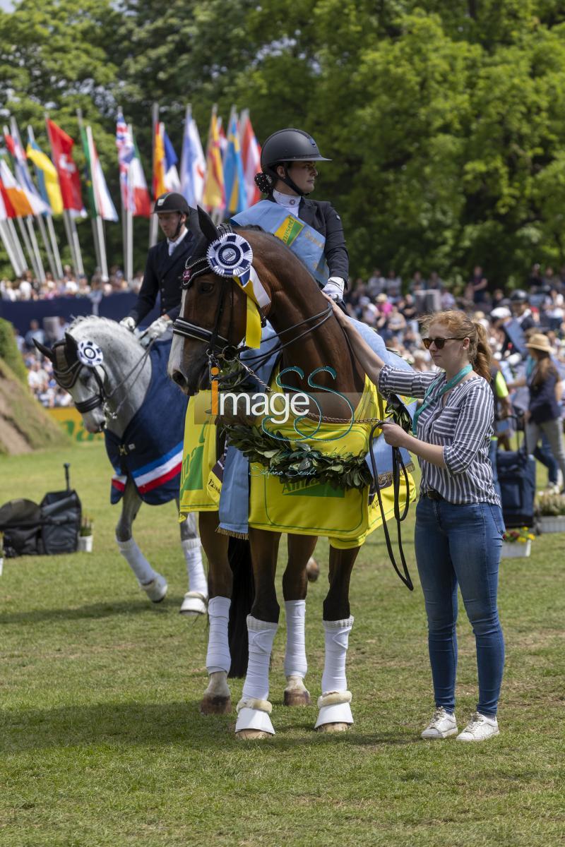 dressage PrizeGiving_Hamburg_20240512_SS350406.jpg